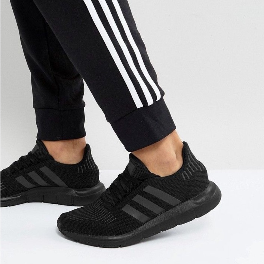 Adidas Swift Run Sneaker All Black Men’s Sz 7